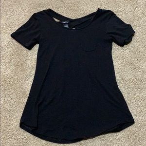 Short sleeve with cross in the back